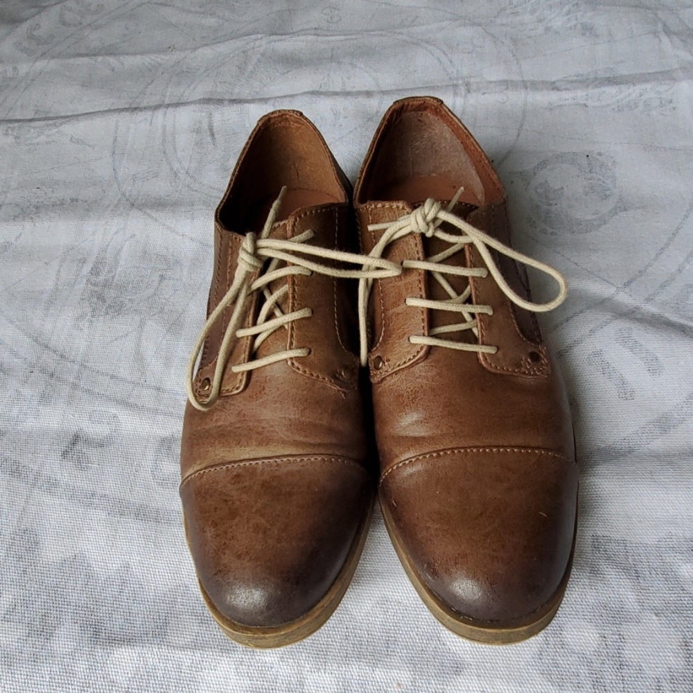 H&M distressed leather oxford shoes